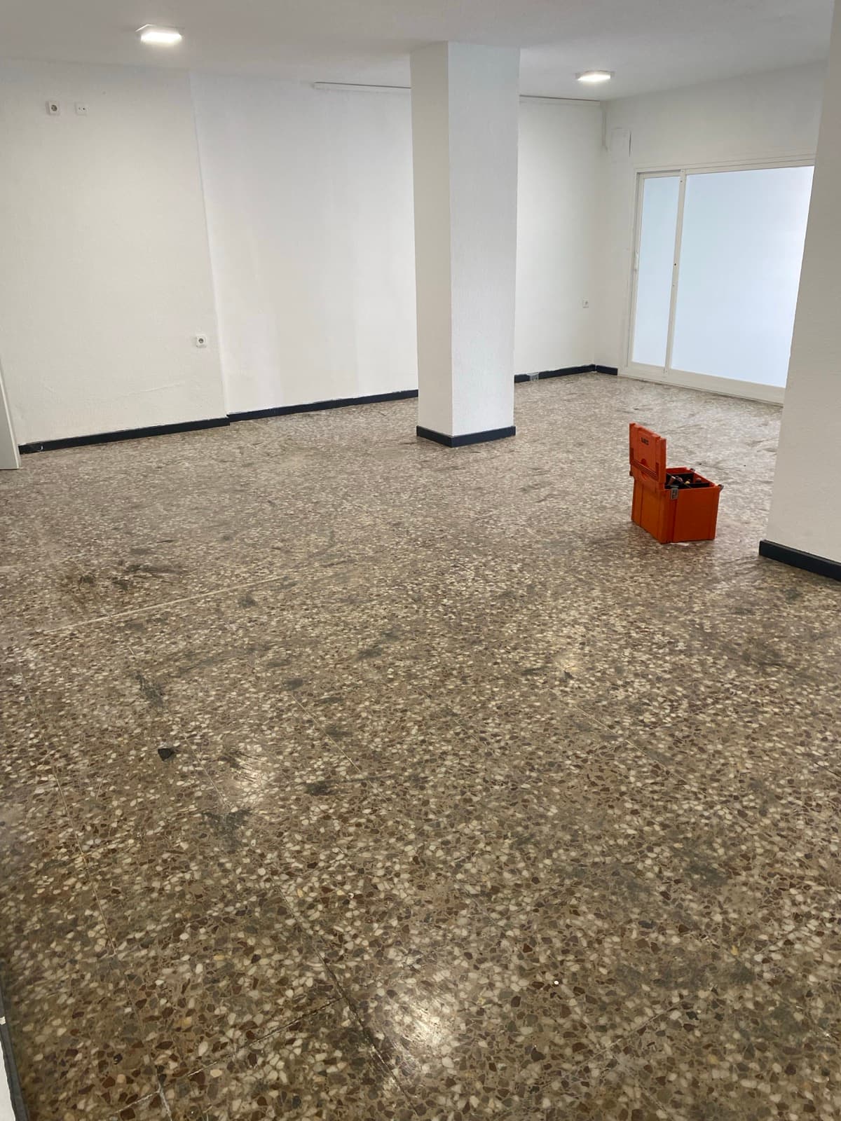 Local comercial · Gris satinado