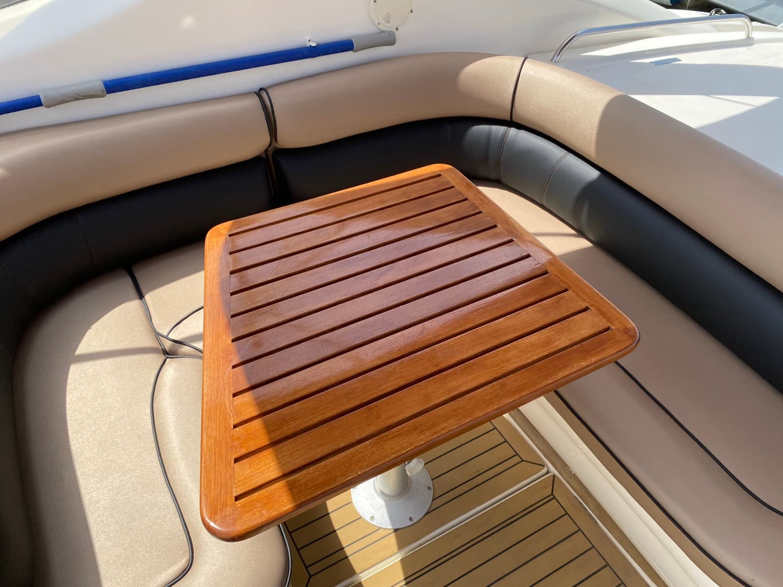 Mesa de barco · Exterior azul